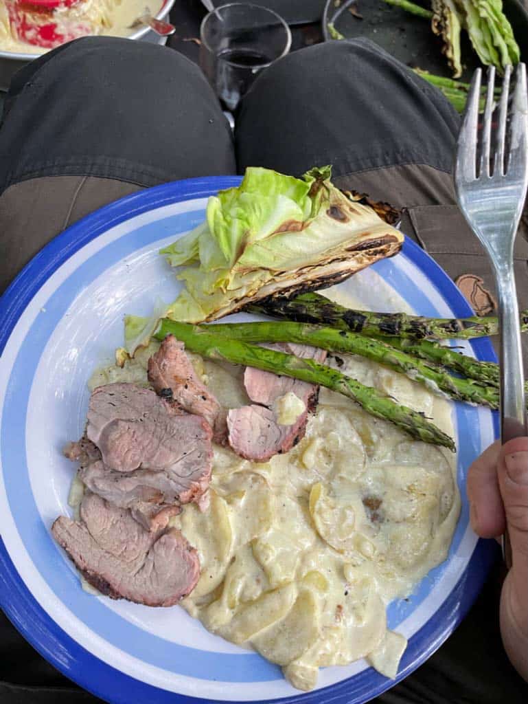 Bålmad, flødekartofler, mørbrad og asparges