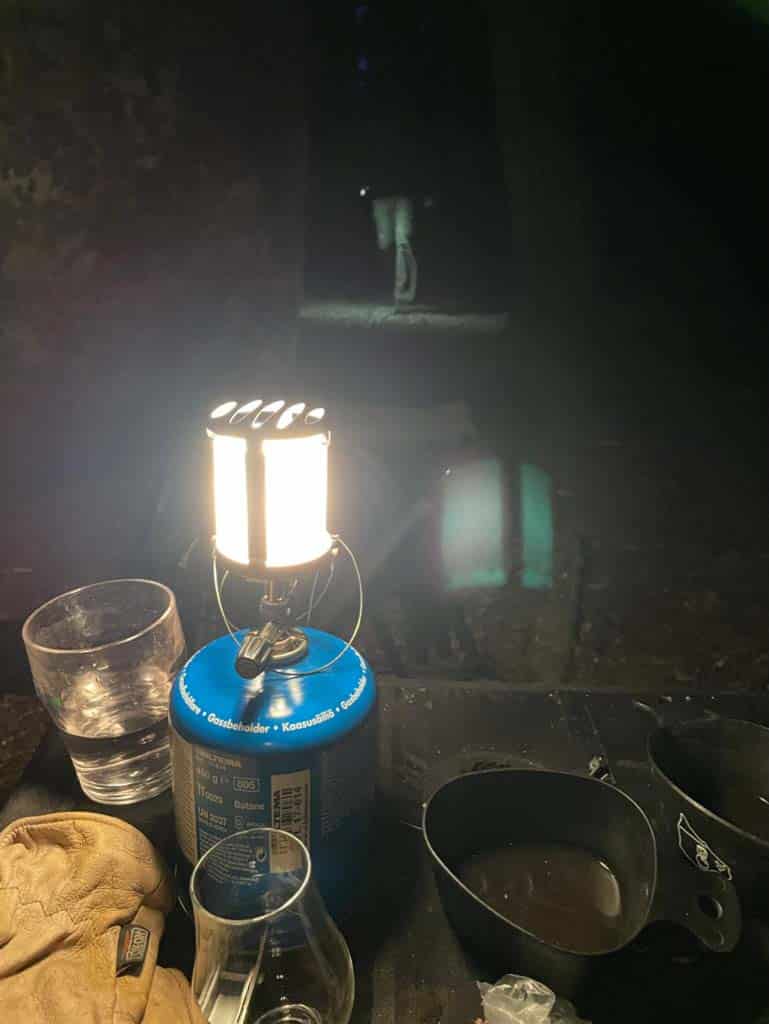 Hyggelig stemning i bål og business campen