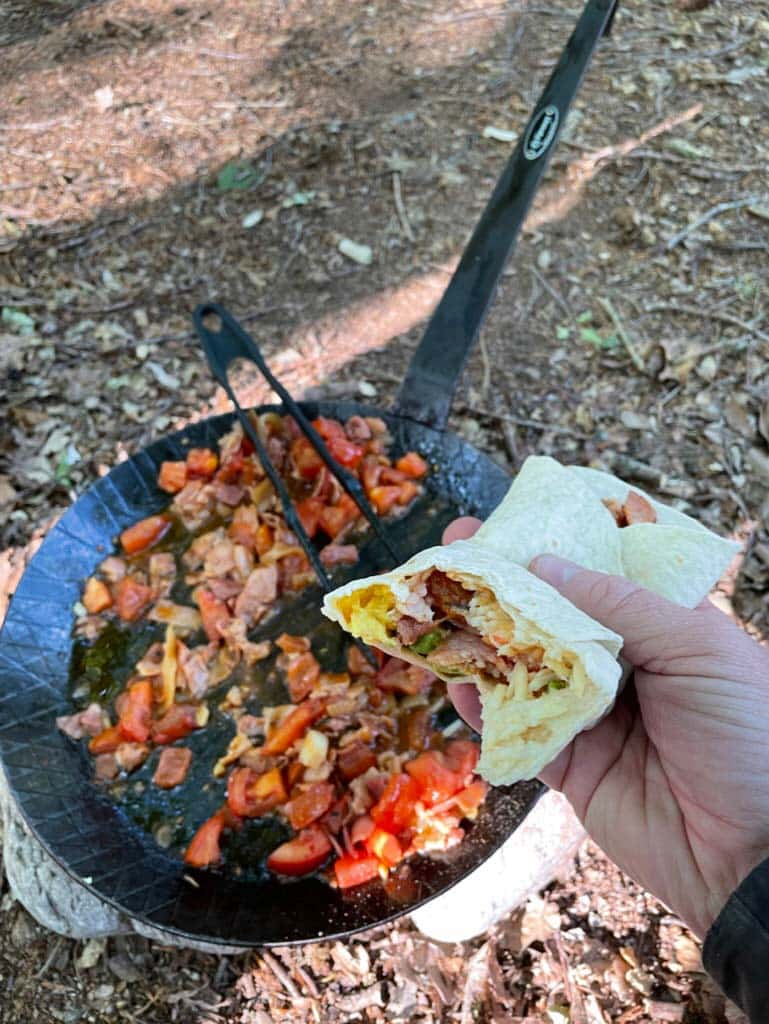 Morgenmad lavet på bål og business tur